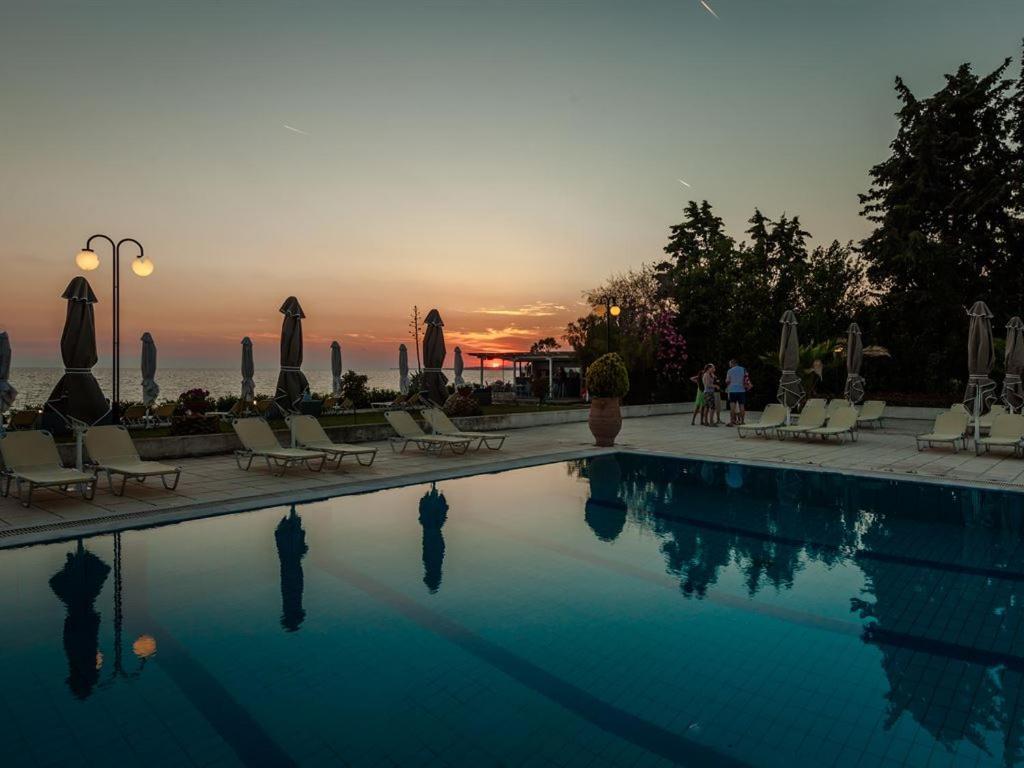 Kassandra Mare Hotel Nea Poteidaia Exterior photo