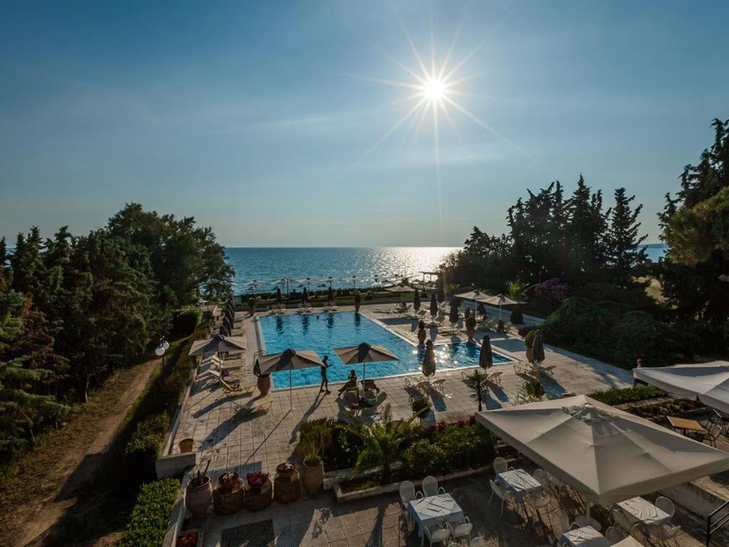 Kassandra Mare Hotel Nea Poteidaia Exterior photo
